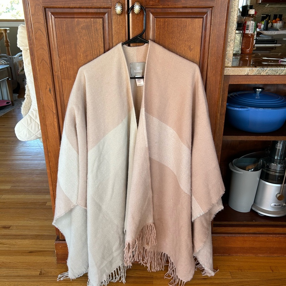 Slow and Kyo Elegant Beige and Cream Shawl
